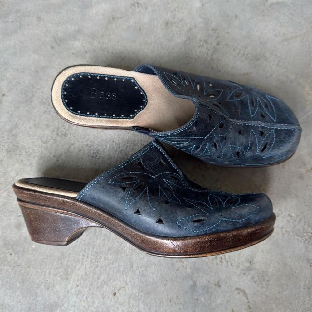 Vintage Bass navy blue leather floral cutout clog mules Size 7